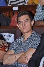 Aamir Khan at Kem Hospital in Mumbai on 27th Jan 2013 (43).JPG